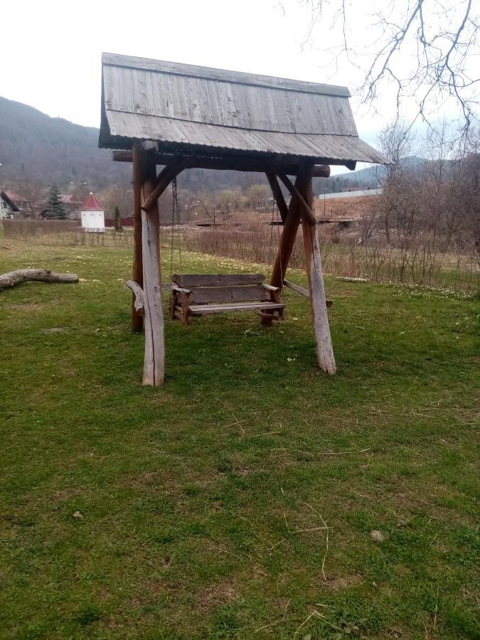 Садиба Федорчуків За рікою1 Шешоры Экстерьер фото